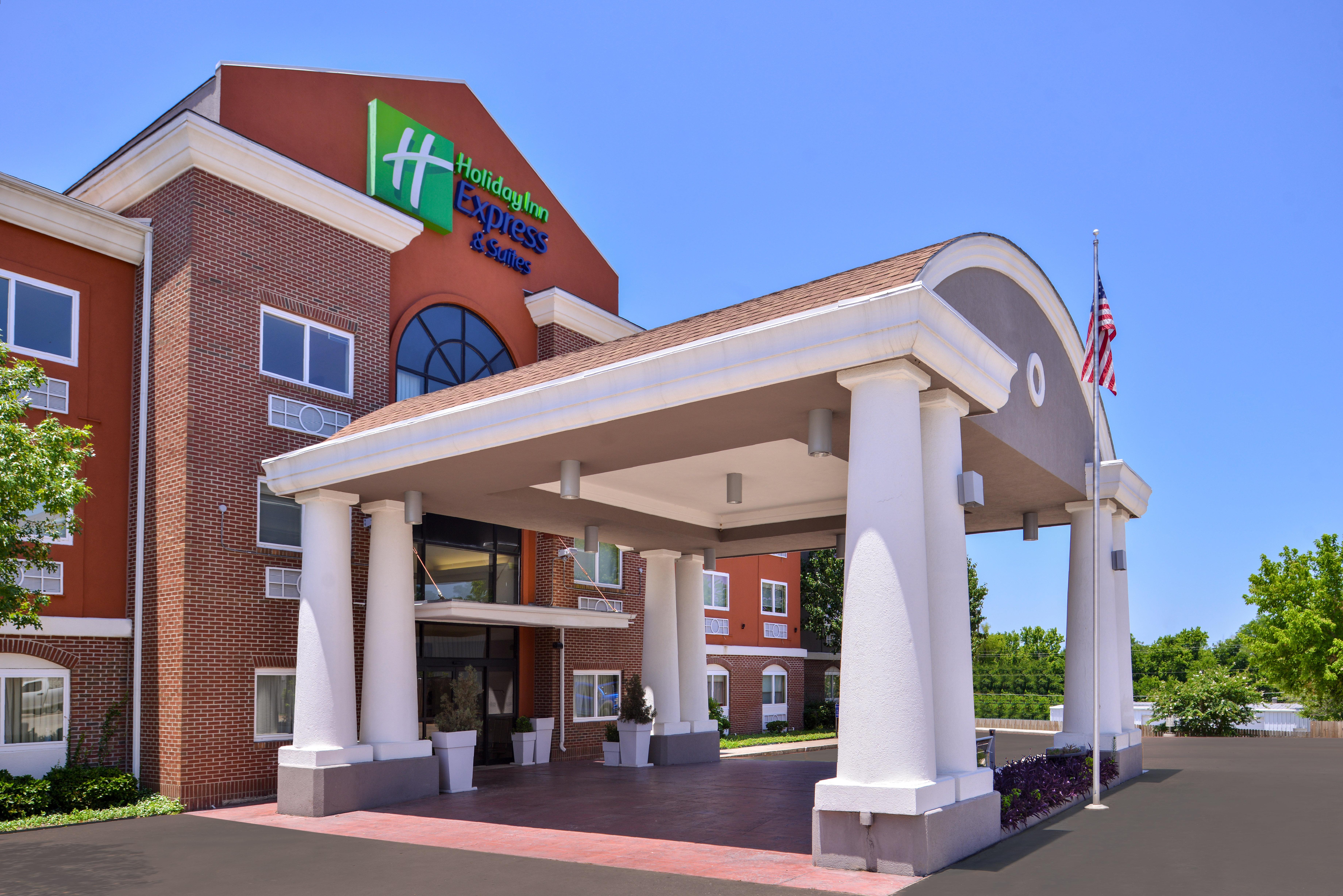 Holiday Inn Express Hotel & Suites Elgin By Ihg Esterno foto