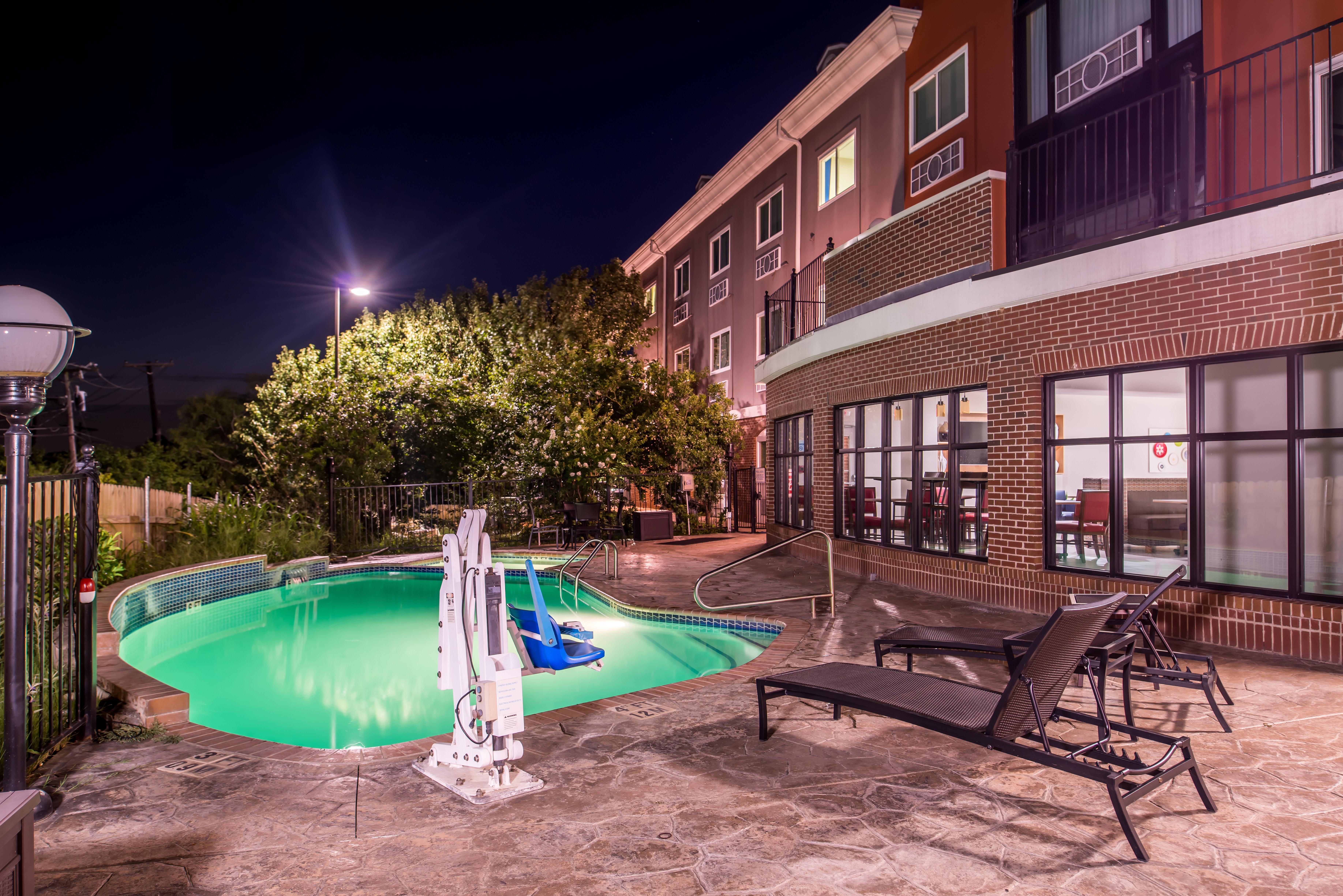 Holiday Inn Express Hotel & Suites Elgin By Ihg Esterno foto