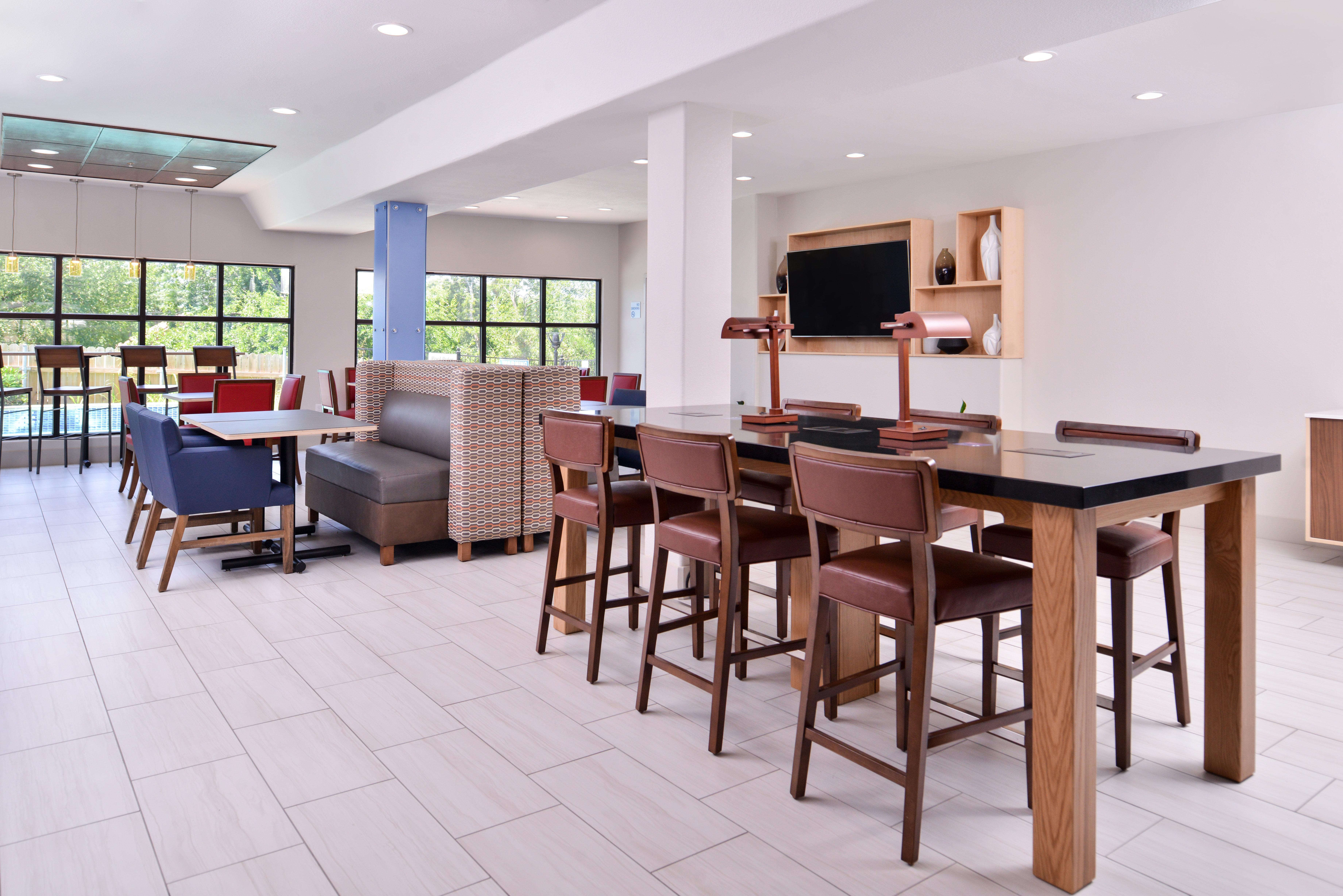 Holiday Inn Express Hotel & Suites Elgin By Ihg Esterno foto