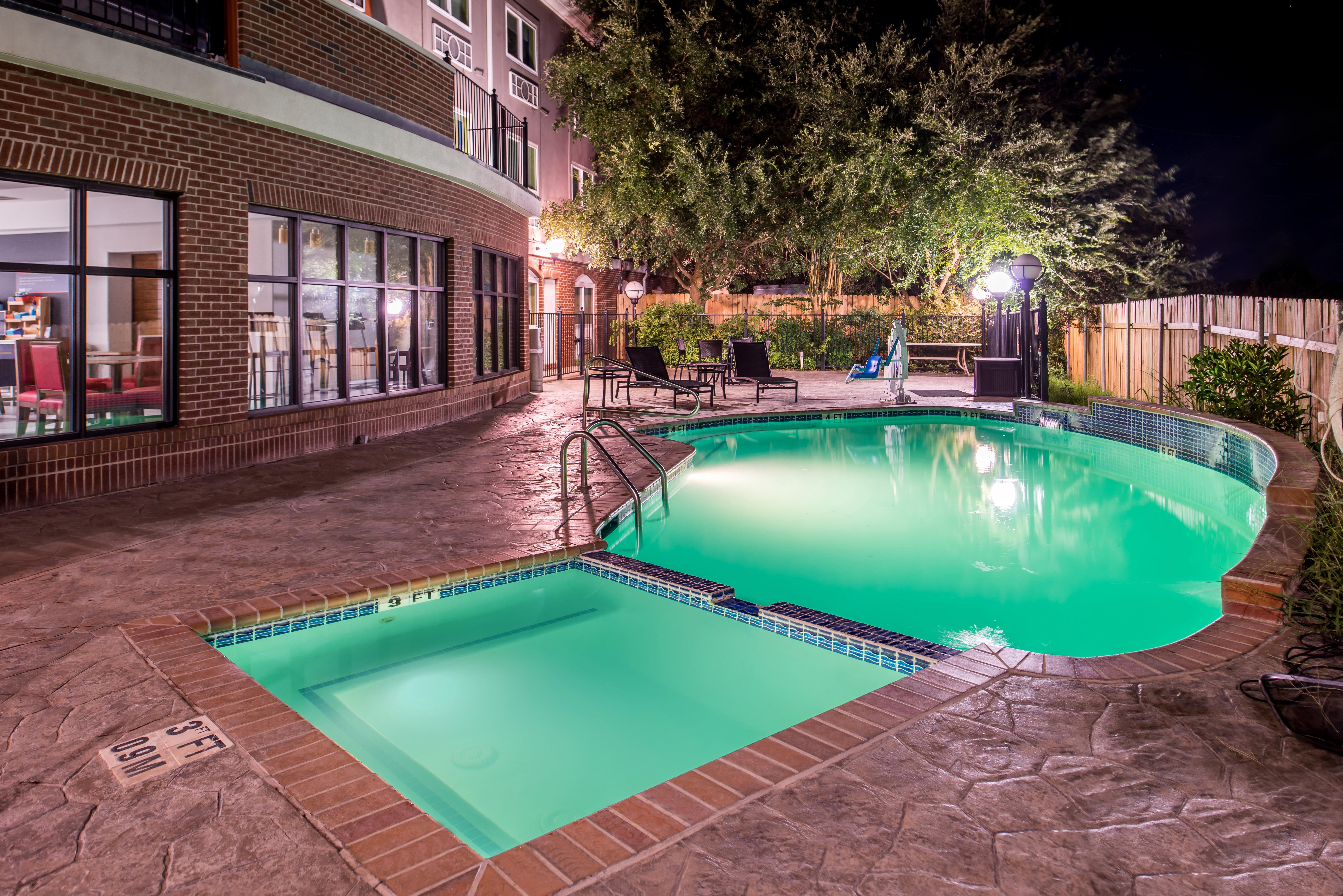 Holiday Inn Express Hotel & Suites Elgin By Ihg Esterno foto